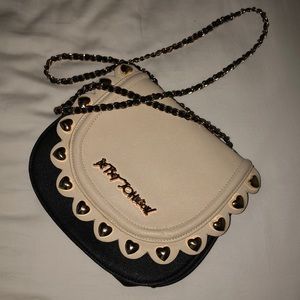 BETSEY JOHNSON CHAIN HEART PURSE